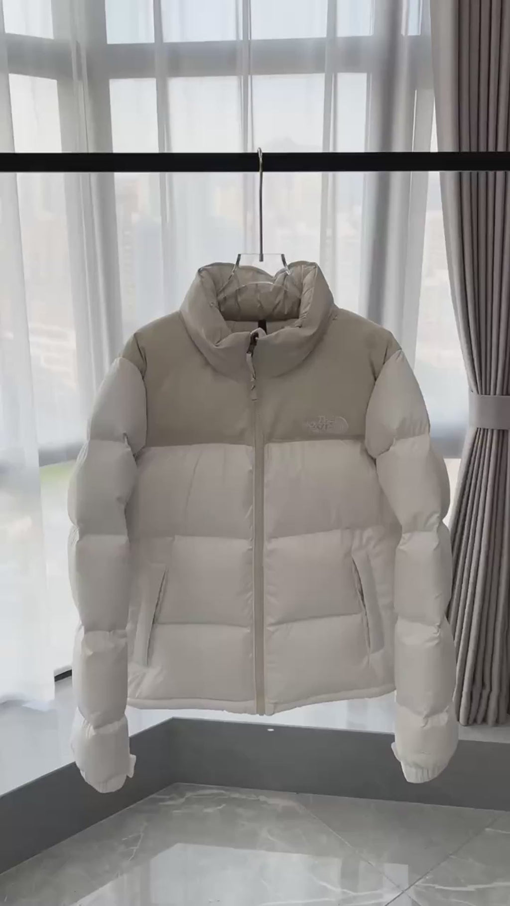 The North Face Stand-Collar Cropped Puffer Jacket – Cream